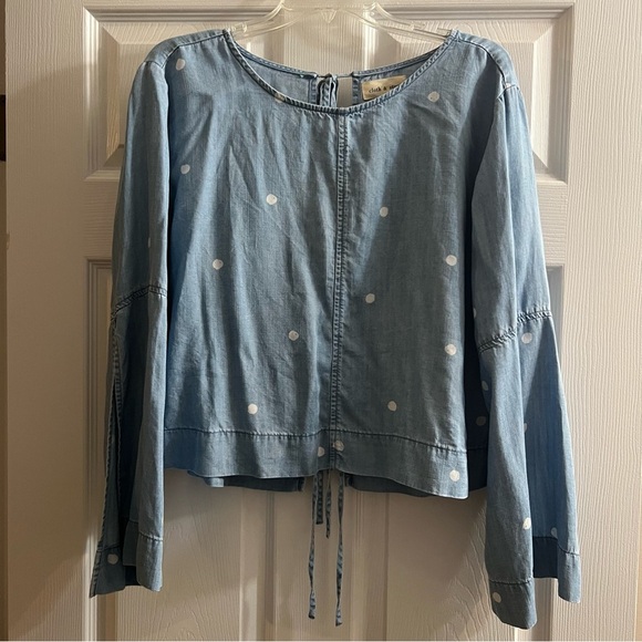 Chambray polka dot shirt with flair sleeves and ties in back - Picture 1 of 4